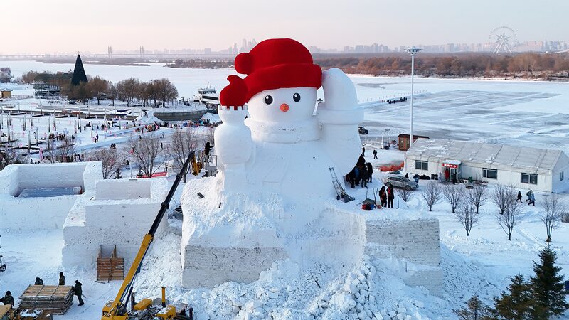 Harbin_Unveils_Massive_20_Meter_Snowman_to_Greet_Winter_Visitors