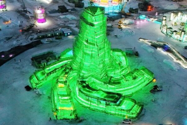 Harbin Unveils Stunning Dragon-Themed Ice Tower for 2024 Year of the Dragon Harbin_Unveils_Stunning_Dragon_Themed_Ice_Tower_for_2024_Year_of_the_Dragon