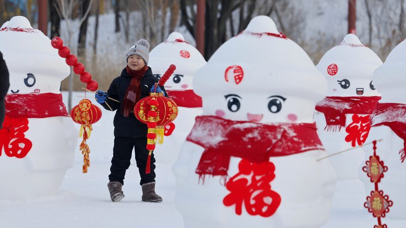 Harbin Welcomes Spring Festival Tourists with Festive Ice Sculptures Harbin_Welcomes_Spring_Festival_Tourists_with_Festive_Ice_Sculptures