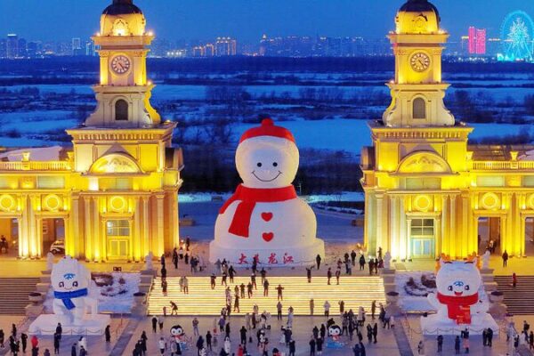 Harbin’s Giant Snowman Shines Bright in Annual Winter Spectacle Harbin_s_Giant_Snowman_Shines_Bright_in_Annual_Winter_Spectacle video poster