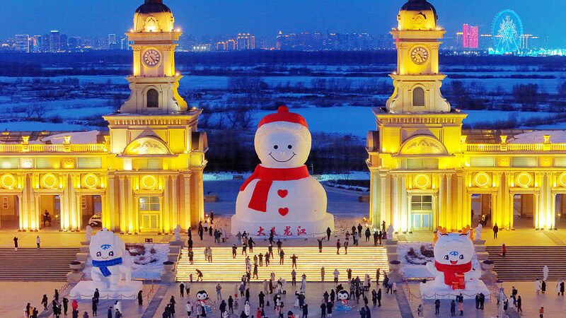 Harbin_s_Giant_Snowman_Shines_Bright_in_Annual_Winter_Spectacle video poster