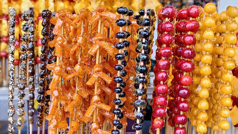 Harbin_s_Winter_Delight__Tanghulu_Candied_Fruit_Skewers_Enchant_Streets