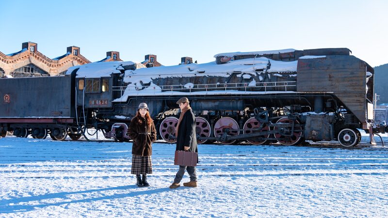 Heilongjiang_s_Historic_Locomotive_Depot_Attracts_Winter_Visitors