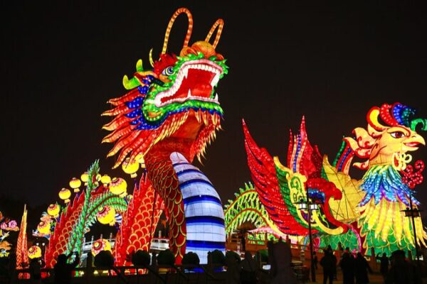 Illuminate the Year of the Dragon: Lantern Festival at Xi’an’s Tang Paradise Illuminate_the_Year_of_the_Dragon__Lantern_Festival_at_Xi_an_s_Tang_Paradise