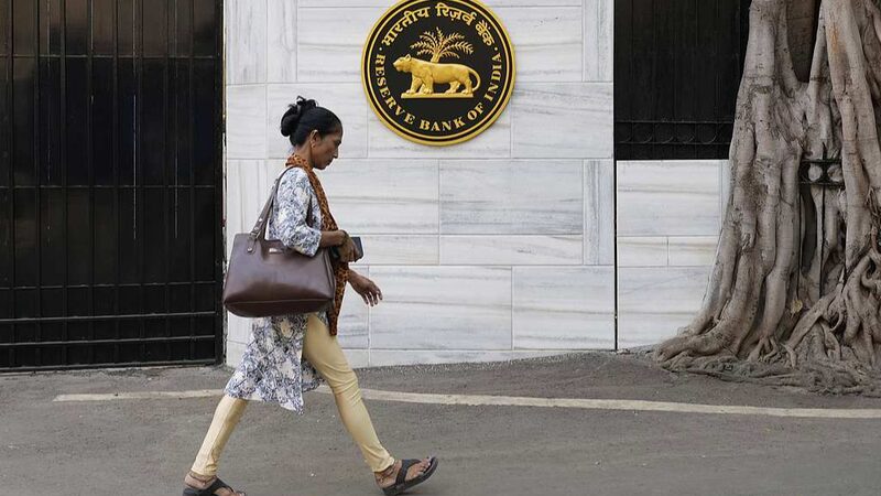 India_s_Central_Bank_Cuts_Key_Rate_to_Boost_Slowing_Economy