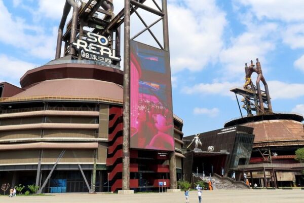 Industrial_Tourism_Surges_in_China_During_Spring_Festival