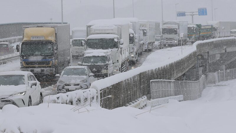 Japan Struggles as Heavy Snowstorm Claims 4 Lives and Wreaks Havoc Japan_Struggles_as_Heavy_Snowstorm_Claims_4_Lives_and_Wreaks_Havoc