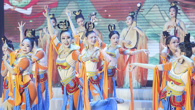 Jiangsu_College_Celebrates_60_Years_with_Elegant_Traditional_Costume_Performance - My Global News: Voices of a New Era Jiangsu_College_Celebrates_60_Years_with_Elegant_Traditional_Costume_Performance
