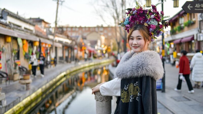 Jinan_City_s_Tourism_Thrives_Post_Holidays_with_Bustling_Old_Town