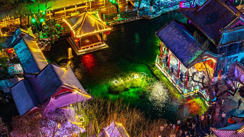 Jinan_Lights_Up_Baotu_Spring_with_Spectacular_Lantern_Fair