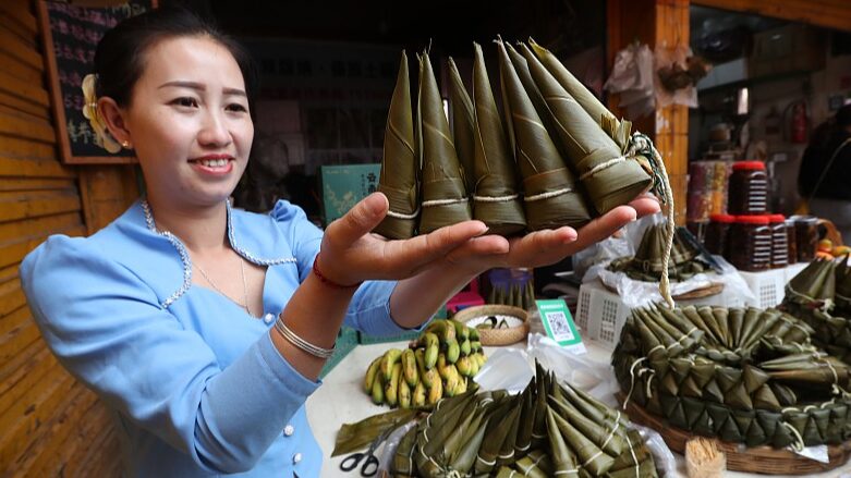 Kunming_Markets_Bloom_with_Zongzi_Sales_Ahead_of_Dragon_Boat_Festival