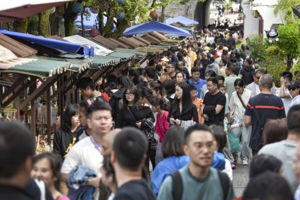 Labor_Day_Travel_Boom__Lesser_Known_Chinese_Destinations_Soar_in_Popularity