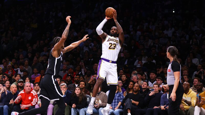 LeBron_James_Scores_40_Points__Makes_9_Three_Pointers_at_39