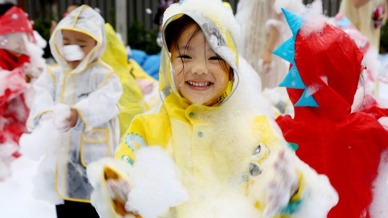 Lianyungang_Kindergarten_Celebrates_Children_s_Day_with_Bubbly_Extravaganza - My Global News: Voices of a New Era Lianyungang_Kindergarten_Celebrates_Children_s_Day_with_Bubbly_Extravaganza