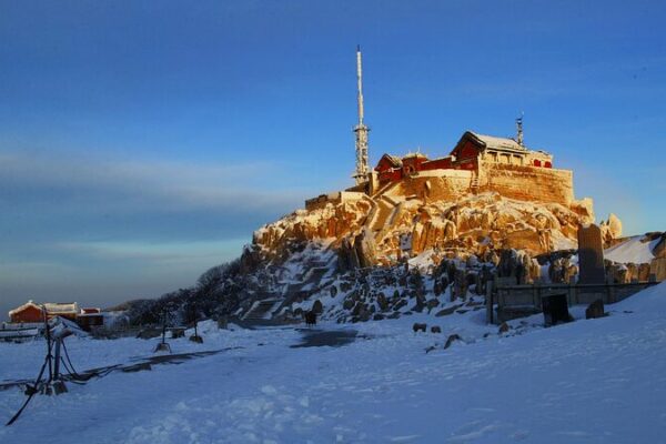 Live Stream: Breathtaking Snow-Capped Taishan Mountain in Shandong Live_Stream__Breathtaking_Snow_Capped_Taishan_Mountain_in_Shandong video poster