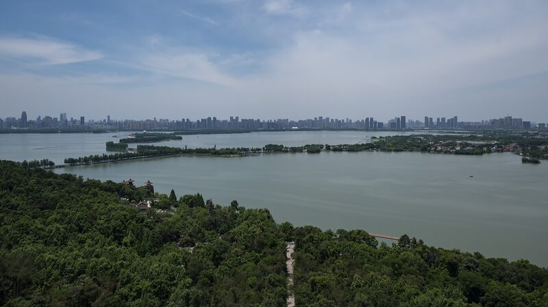 Live_Views__Wuhan_s_Chutian_Terrace_Shines_in_Spring_Festival_Gala