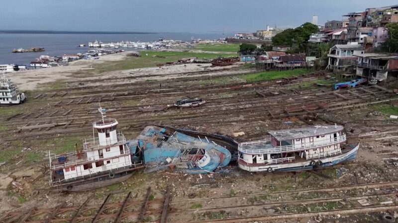 Manaus_Port_Faces_Historic_Drought__Lowest_Rio_Negro_Levels_Since_1902