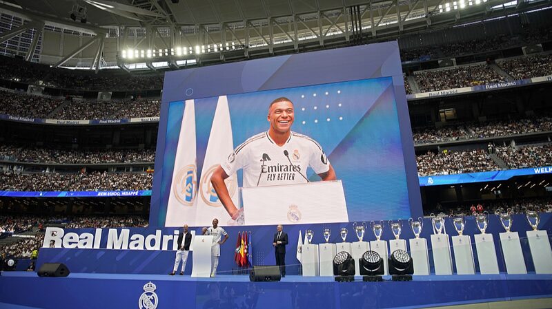 Mbappe_Joins_Real_Madrid_in_Spectacular_Santiago_Bernabeu_Unveiling