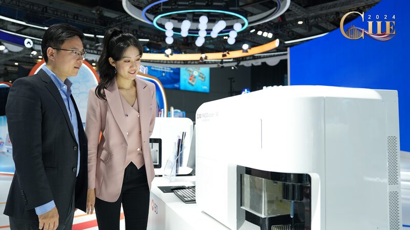 Medical Innovators Showcase Hundreds of New Products at 7th CIIE Medical_Innovators_Showcase_Hundreds_of_New_Products_at_7th_CIIE video poster