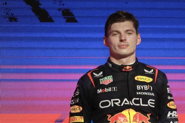 Mercedes Eyes Verstappen as Top Contender to Replace Hamilton in 2025 Mercedes_Eyes_Verstappen_as_Top_Contender_to_Replace_Hamilton_in_2025