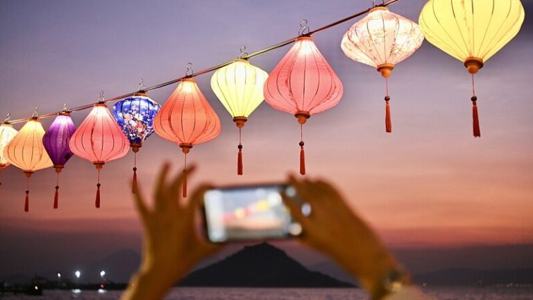 Mid_Autumn_Festival_2022__Traditions_Meet_Modern_Celebrations video poster