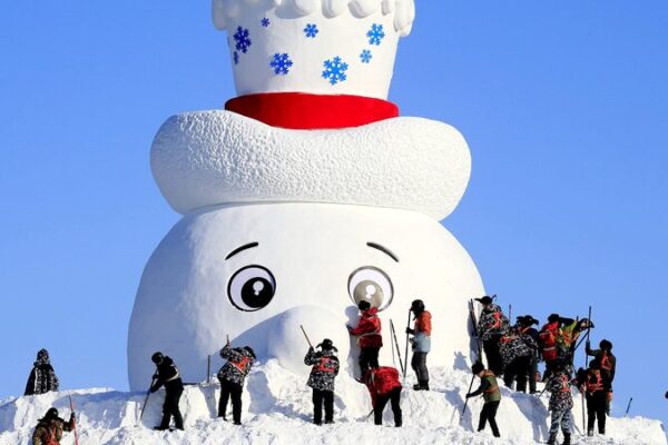 “Mr. Snowman” Steals the Show at 37th Harbin Snow Sculpture Expo _Mr__Snowman__Steals_the_Show_at_37th_Harbin_Snow_Sculpture_Expo