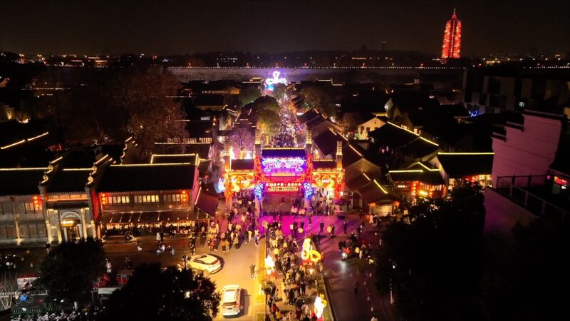 Nanjing Illuminates New Year with Stunning Snake-Shaped Lantern Nanjing_Illuminates_New_Year_with_Stunning_Snake_Shaped_Lantern video poster