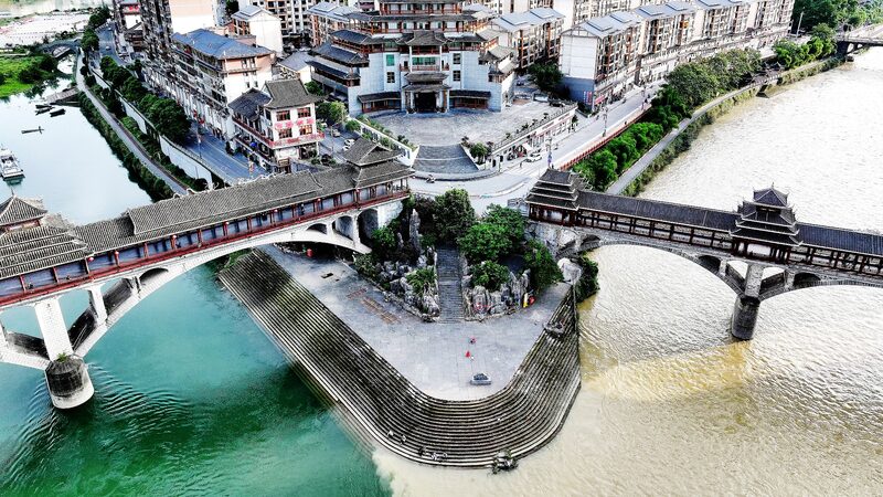 Nature_s_Marvel__The_Stunning_Contrast_of_Jinping_County_s_Two_Rivers