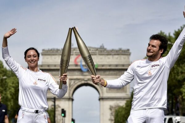 Paris 2024 Olympic Torch Design: A Symbol of Unity Paris_2024_Olympic_Torch_Design__A_Symbol_of_Unity