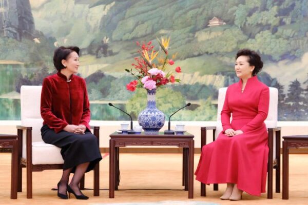 Peng_Liyuan__Kyrgyz_First_Lady_Discuss_Women_s_Rights___Cultural_Bridges
