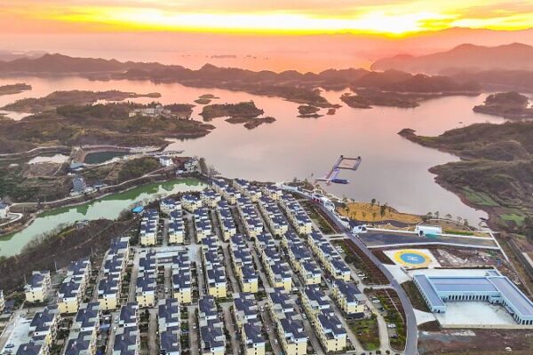 Qiandao Lake Shimmers in Winter: A Spectacle of 1,078 Islets Qiandao_Lake_Shimmers_in_Winter__A_Spectacle_of_1_078_Islets