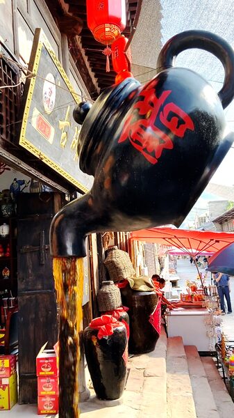 Qikou_Ancient_Town_s_Unique_Vinegar_Teapot_Draws_Visitors video poster