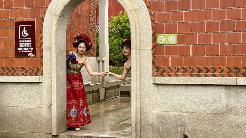 Quanzhou_s_Zan_Hua_Wei__Vibrant_Floral_Heritage