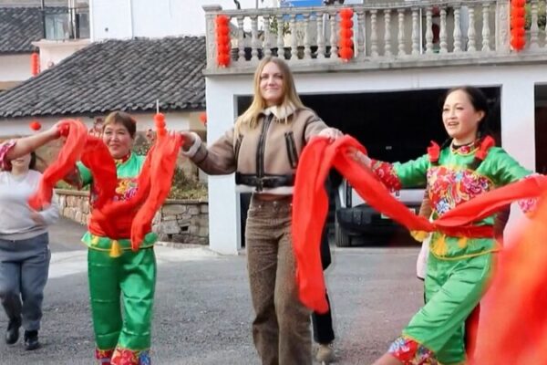 Record Surge in Foreign Tourists Flock to Chinese Mainland for Spring Festival Record_Surge_in_Foreign_Tourists_Flock_to_Chinese_Mainland_for_Spring_Festival video poster