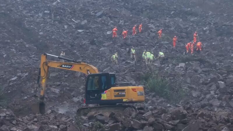 Rescue_Efforts_Intensify_After_Sichuan_Landslide_Leaves_29_Missing video poster