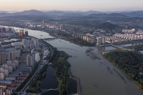 Revitalizing Jilin City: The Songhua River’s Transformation Revitalizing_Jilin_City__The_Songhua_River_s_Transformation video poster