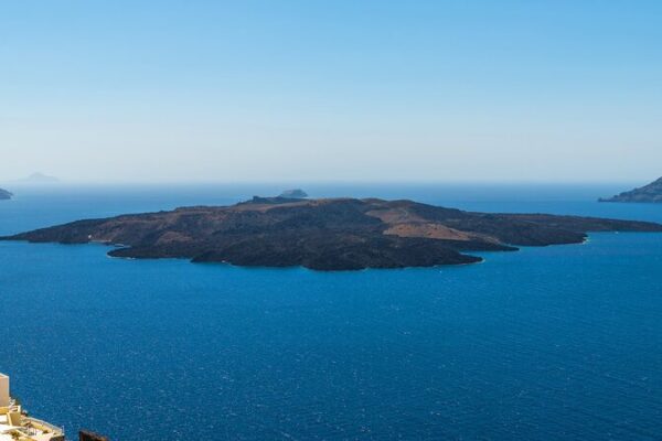 Santorini_Sees_Increased_Volcanic_Activity__What_It_Means_for_Travelers
