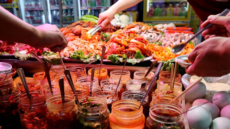 Savor_Kunming__Dive_into_Shuangqiao_Night_Market_s_Vibrant_Culinary_Scene