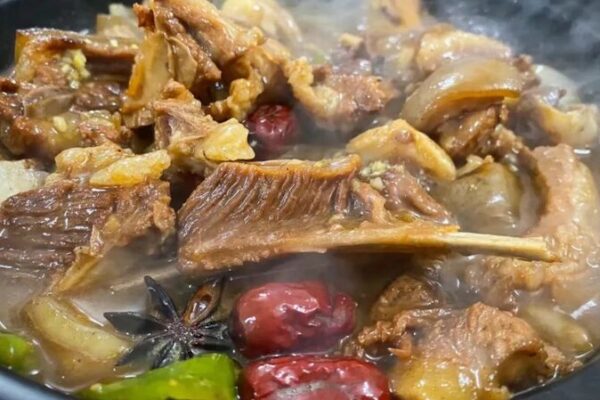 Savor the Unique Flavors of Hainan Black Goat Meat Savor_the_Unique_Flavors_of_Hainan_Black_Goat_Meat