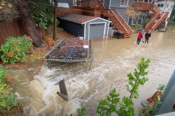 Severe Weather Hits U.S. Amid Thanksgiving Travel Surge Severe_Weather_Hits_U_S__Amid_Thanksgiving_Travel_Surge video poster
