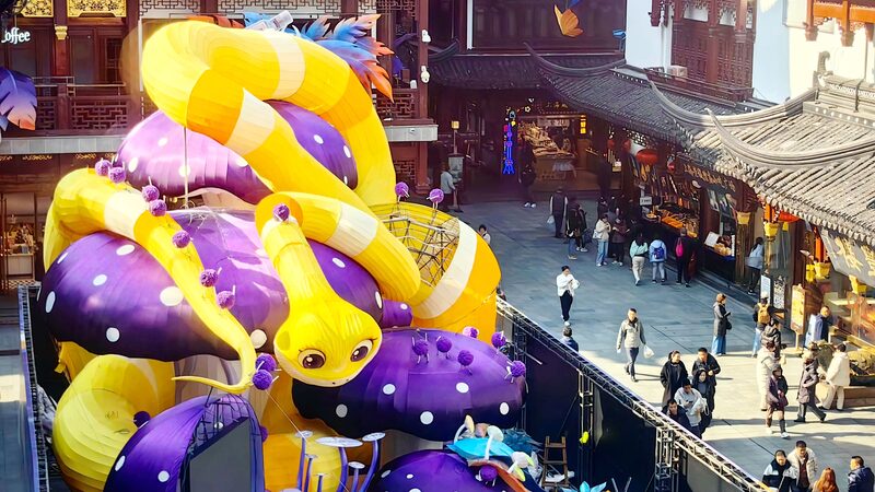 Shanghai_s_Yuyuan_Garden_Illuminates_Year_of_the_Snake_with_Stunning_Lanterns