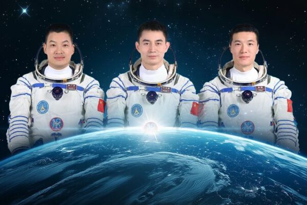 Shenzhou-18 Crew Successfully Returns to Earth After Six-Month Mission Shenzhou_18_Crew_Successfully_Returns_to_Earth_After_Six_Month_Mission video poster