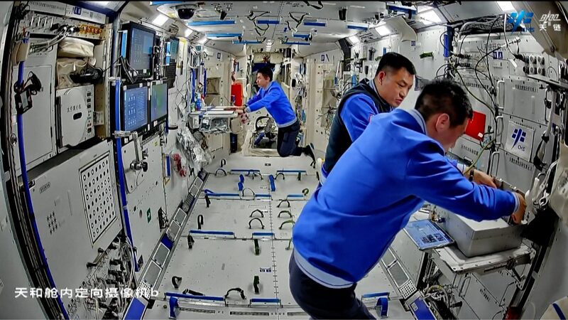 Shenzhou_18__Chinese_Astronauts_Enhance_Muscle_Strength_on_China_Space_Station video poster
