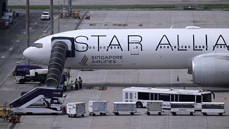 Singapore_Airlines_Flight_SQ321_Makes_Emergency_Landing_in_Bangkok_After_Severe_Turbulence_poster - My Global News: Voices of a New Era Singapore_Airlines_Flight_SQ321_Makes_Emergency_Landing_in_Bangkok_After_Severe_Turbulence video poster