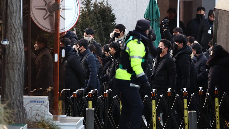 South_Korean_Investigators_Fail_to_Arrest_Impeached_President_Yoon_Suk_yeol