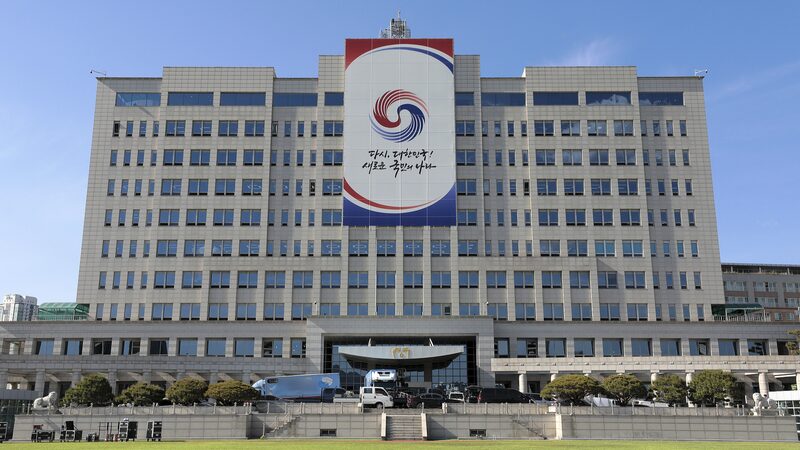 South Korean Police Raid President Yoon’s Office Ahead of Impeachment Vote South_Korean_Police_Raid_President_Yoon_s_Office_Ahead_of_Impeachment_Vote