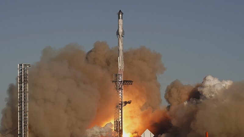 SpaceX_Starship_s_Thrilling_7th_Test_Flight_Ends_in_Fiery_Mishap