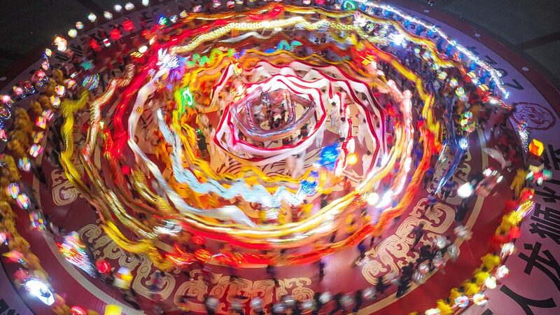 Spectacular_Lantern_Fair_Lights_Up_Hunan_with_Dragon_and_Lion_Dances
