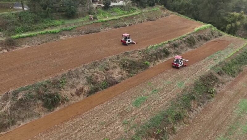 Spring Plowing Takes Off Across the Chinese Mainland Spring_Plowing_Takes_Off_Across_the_Chinese_Mainland video poster