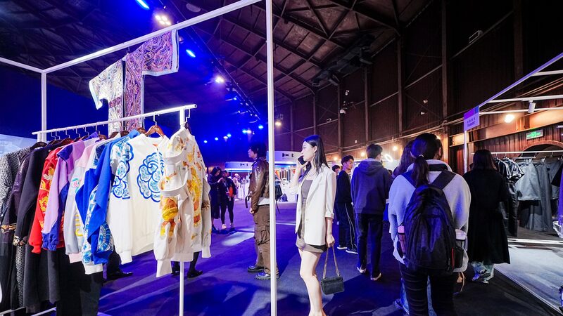 Step_into_the_Future___New_Chinese_Style__Shines_at_2024_China_Fashion_Week video poster